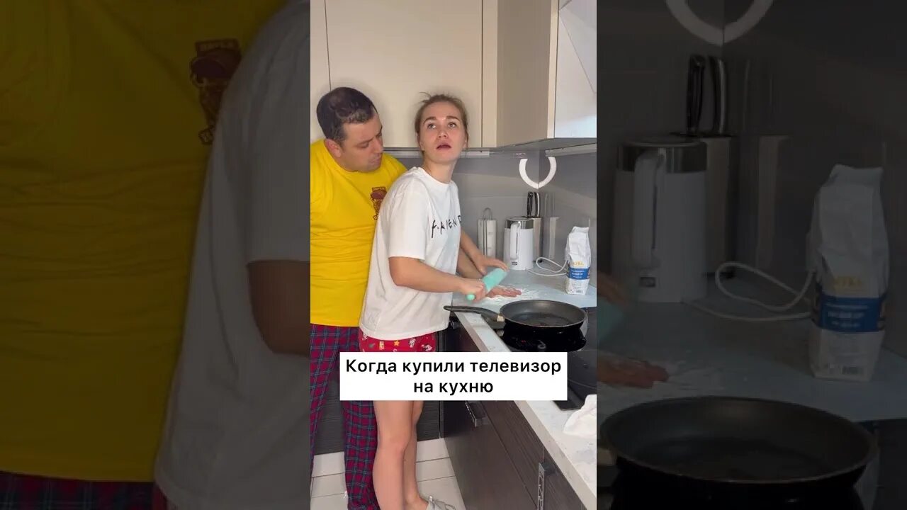 Знаменитые блоггеры из россии. Блоггеры лера и даня. Леры и дани гусаровых. Даниил гусаров блоггер. Сгорела квартира у блогера.