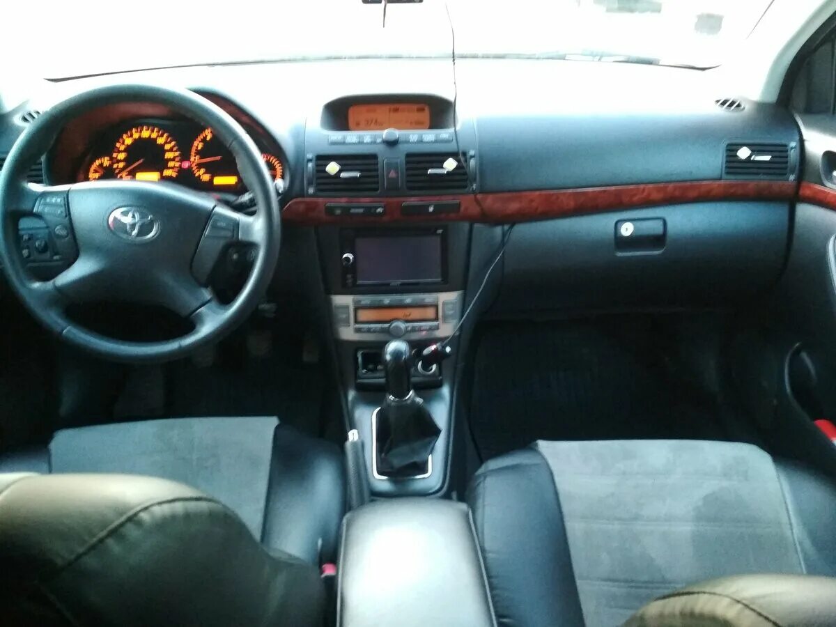 Toyota Avensis 2005. Тойота Авенсис 2005 салон. Toyota Camry 2005 салон. Салон для Toyota Avensis 2 2005. Почему на тойоте авенсис