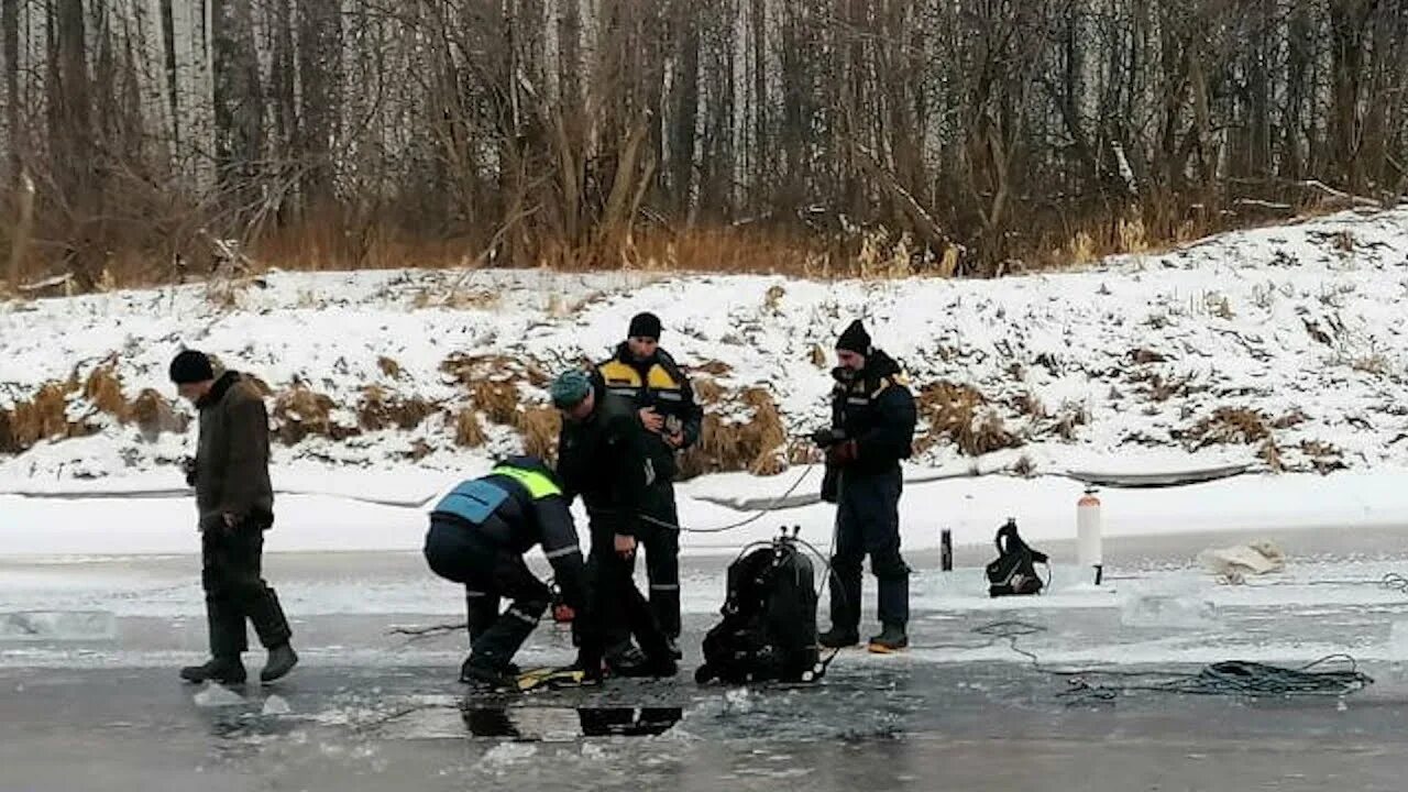 Утонувшие зимой. Рыбак провалился под лед.