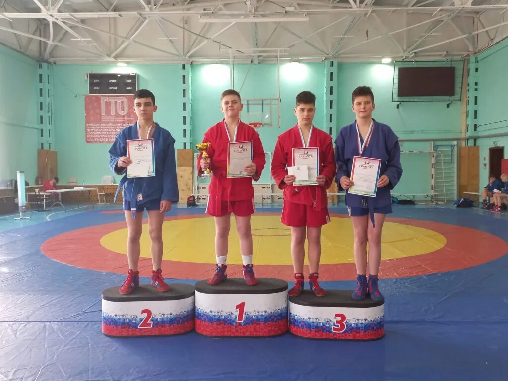 Макаренко никита уссурийск самбо. Шолохова 31 лидер самбо. Тренировки самбо город юрьев-польский. Самбо лидер. Самбо.