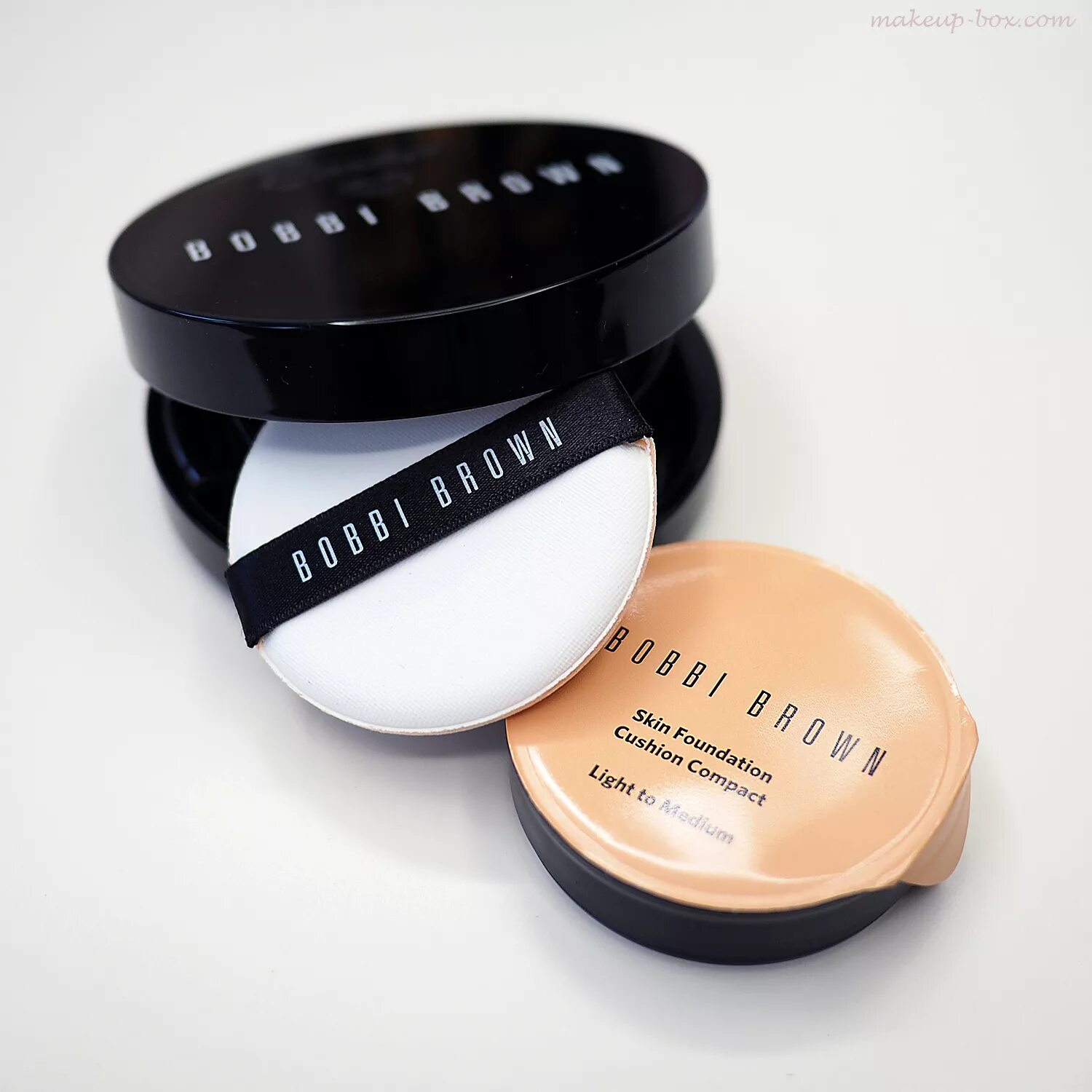 Bobbi brown oil. Кушон Бобби Браун. Skin Foundation Cushion Compact, Bobbi Brown. Кушон от Bobbi Brown. Кушон Bobbi Brown Skin Foundation Cushion Medium to Dark.