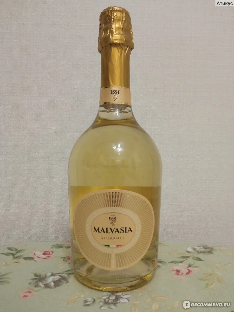 Вино белое malvasia. Мальвазия вино белое. Вино мальвазия белое полусладкое. Issi malvasia spumante. Вино мальвазия белое полусладкое.