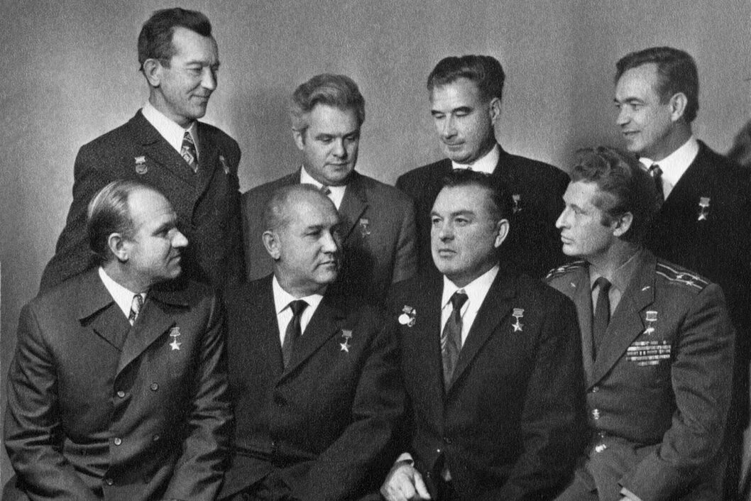 Летчики испытатели советского союза. Валентин васин летчик испытатель. летчик испытатель коровушкин н.и. летчик валентин петрович васин. летчицы-испытатели герои советского союза.