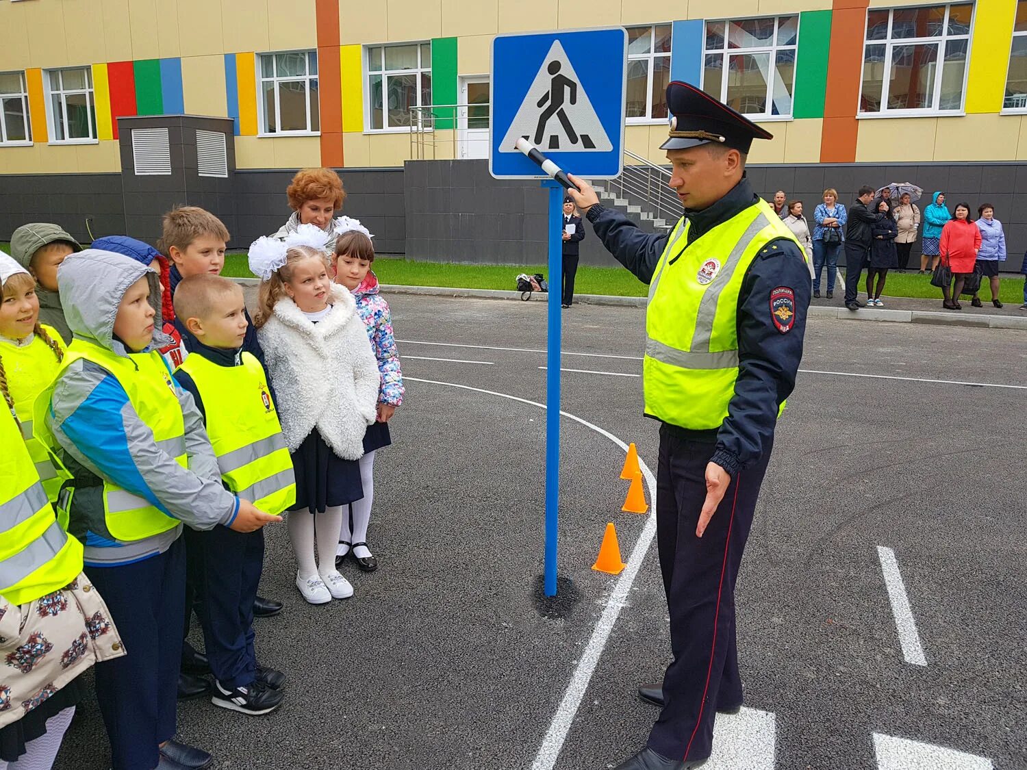 Беседа дети на дороге. Изучение правил дорожного движения. Безопасность дорожного движения ГИБДД. ПДД для детей. ГИБДД для детей.