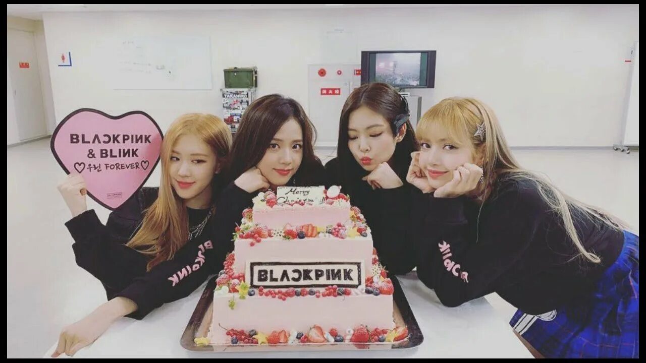 Blackpink роуз. День рождения розе из блэкпинк. День рождения розе из блэкпинк. Блэк пинк розэ. Розе блэк пинк.