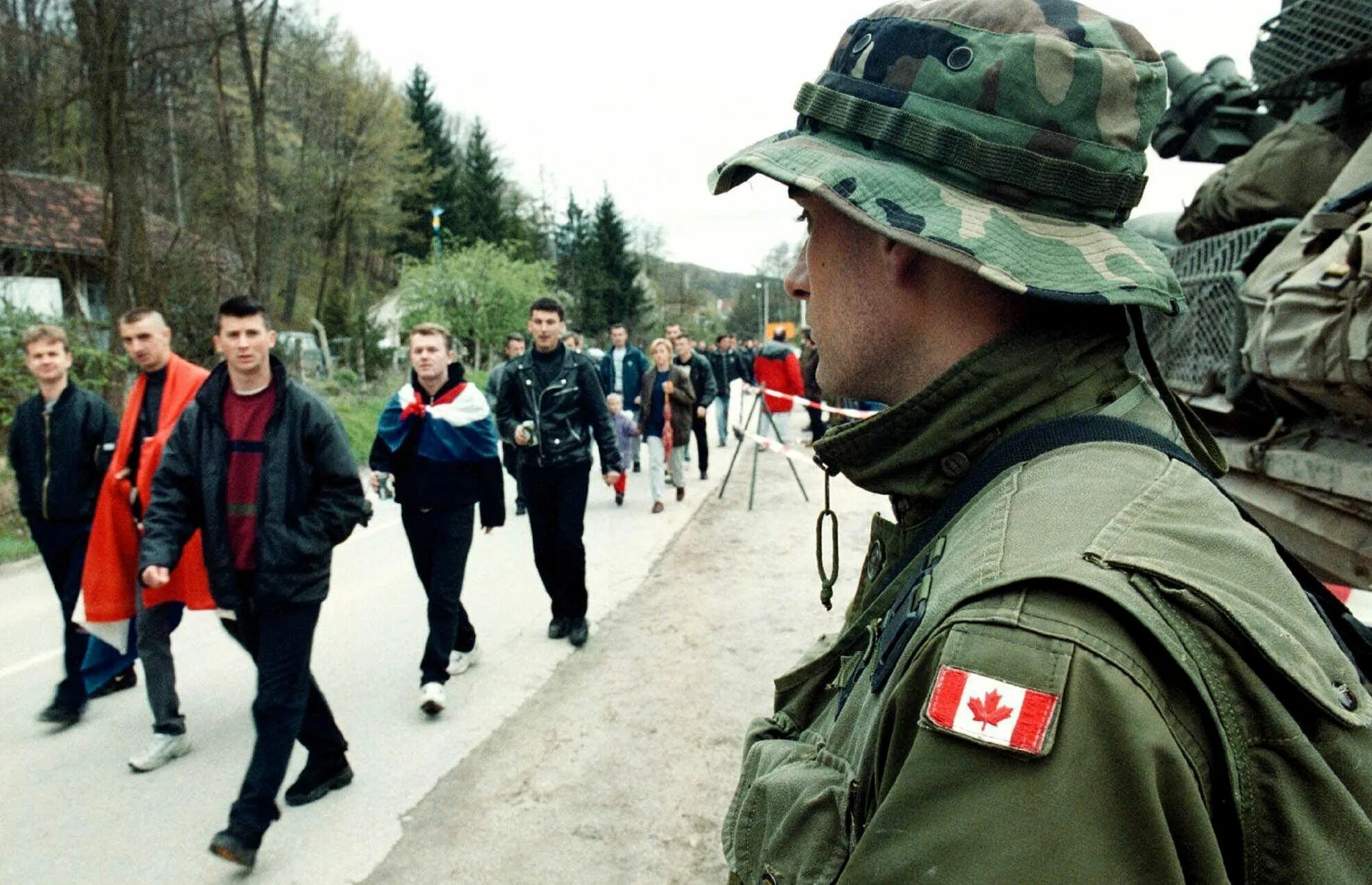 Bad company brian howe. Югославия массовые убийства. Стил солдал. Армия биг. Стил солдал.