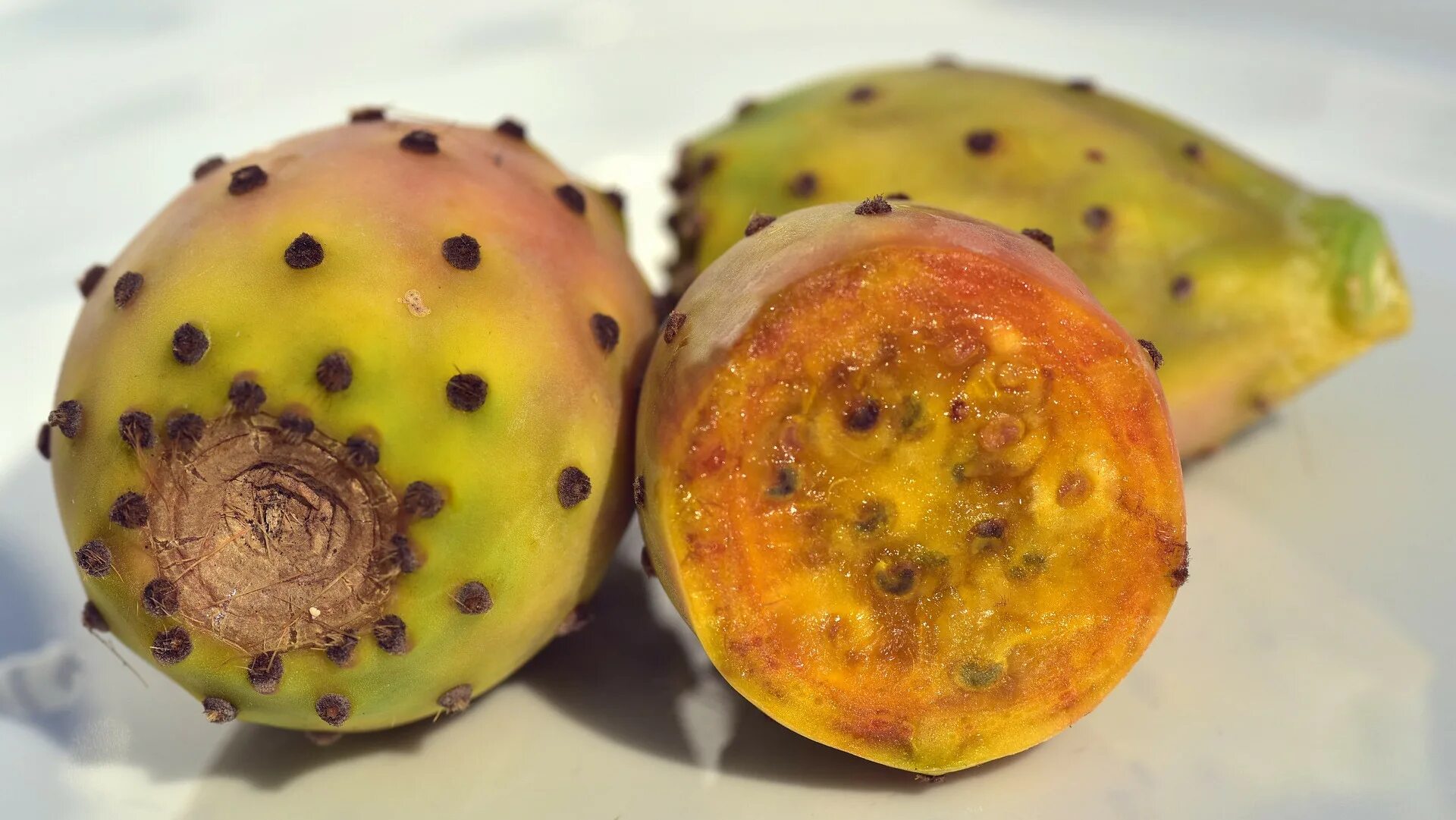 Питайя инжир. Арбутус кустарник. Крымский фрукт кивано. Фрукт нубия. Фрукты тайланда личи.