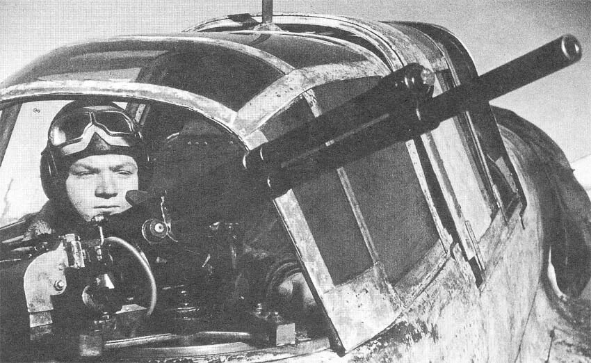 кабина стрелка-радиста ил-2. война летчики ил2. стрелок штурмовик. самолёт великой отечественной войны ил-2. стрелок штурмовик.