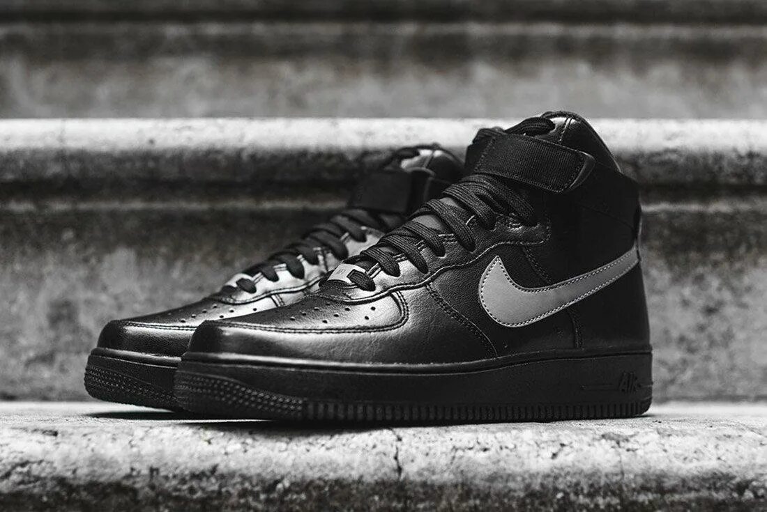 Nike Air Force 1 White Black Swoosh. Nike Air Force 1 07 lv8 Black Swoosh. Nike Air Force 1 High черные. Nike Air Force Black White. Найк форс 1 черные