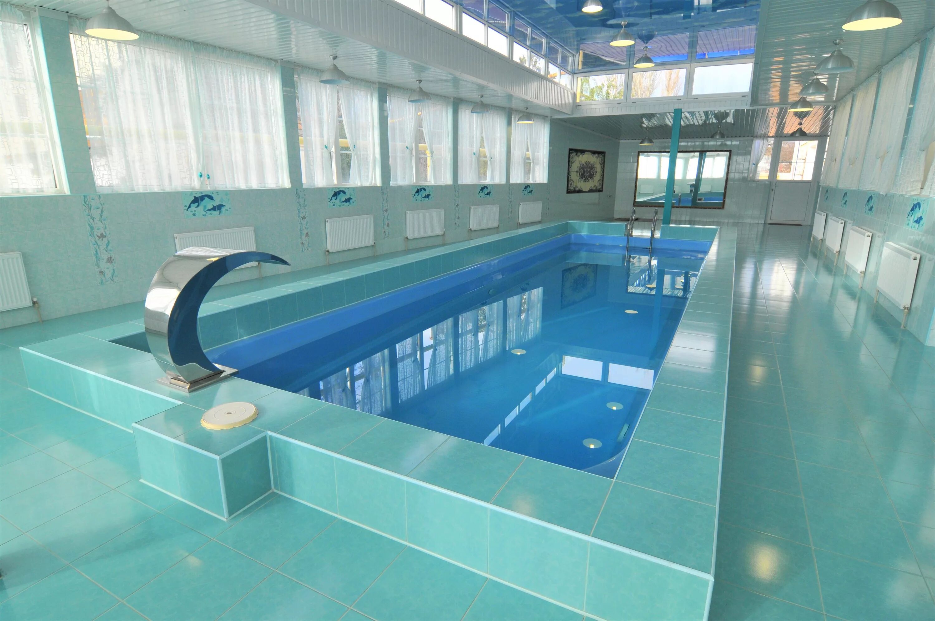 Золотой лев крым. Золотой лев феодосия. Лев в бассейне. Сукко отель лев. Бассейн интекс король лев.