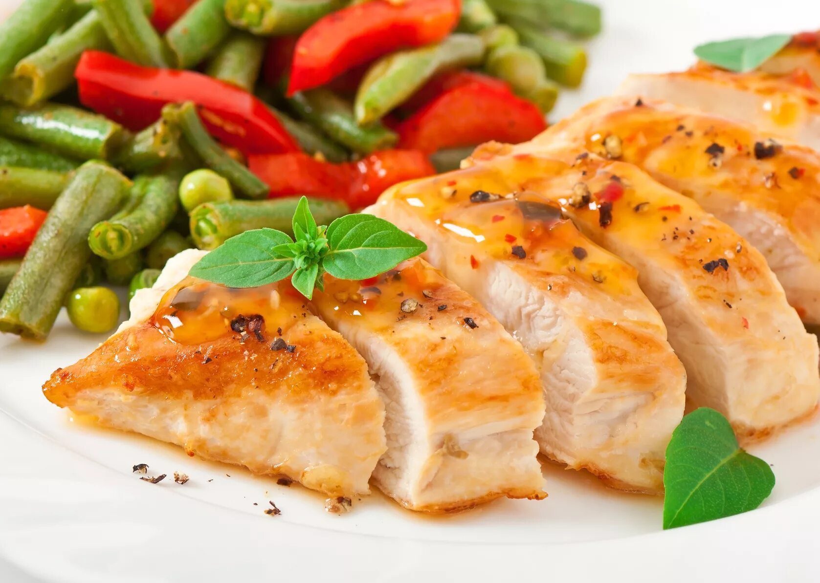 Запеченная куриная грудка в духовке диетическая. Филе куриное. куриная грудка. куриная грудка с овощами. куриная грудка совошами.