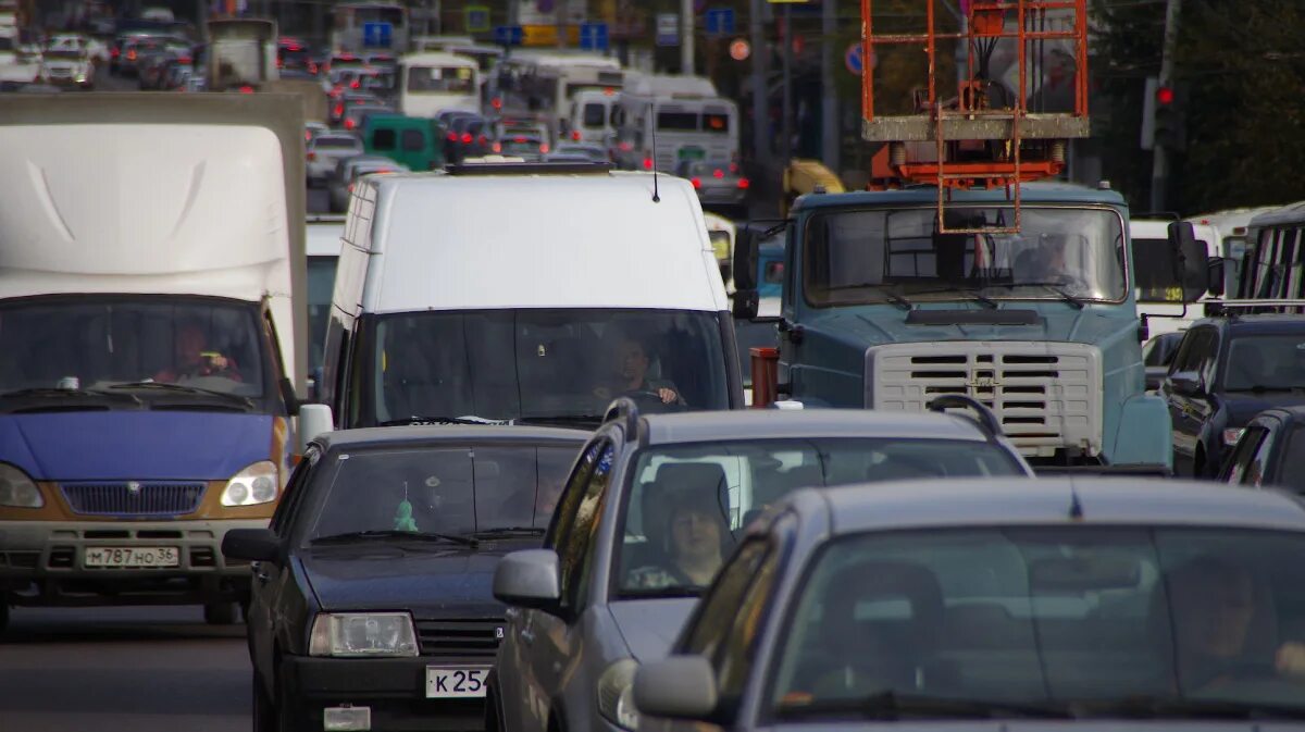 ситуация в воронеже. ситуация в воронеже. дтп в воронеже на ленинском проспекте. потоп. противопаводковые учения мчс.