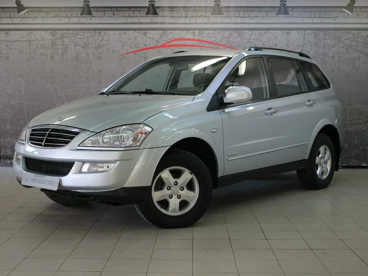 Санг енг кайрон авито. SSANGYONG Kyron серебристый. Ssang Yong Kyron II, 2010 год. SSANGYONG Kyron 2001 год. Автомобиль Кайрон универсал 2010.