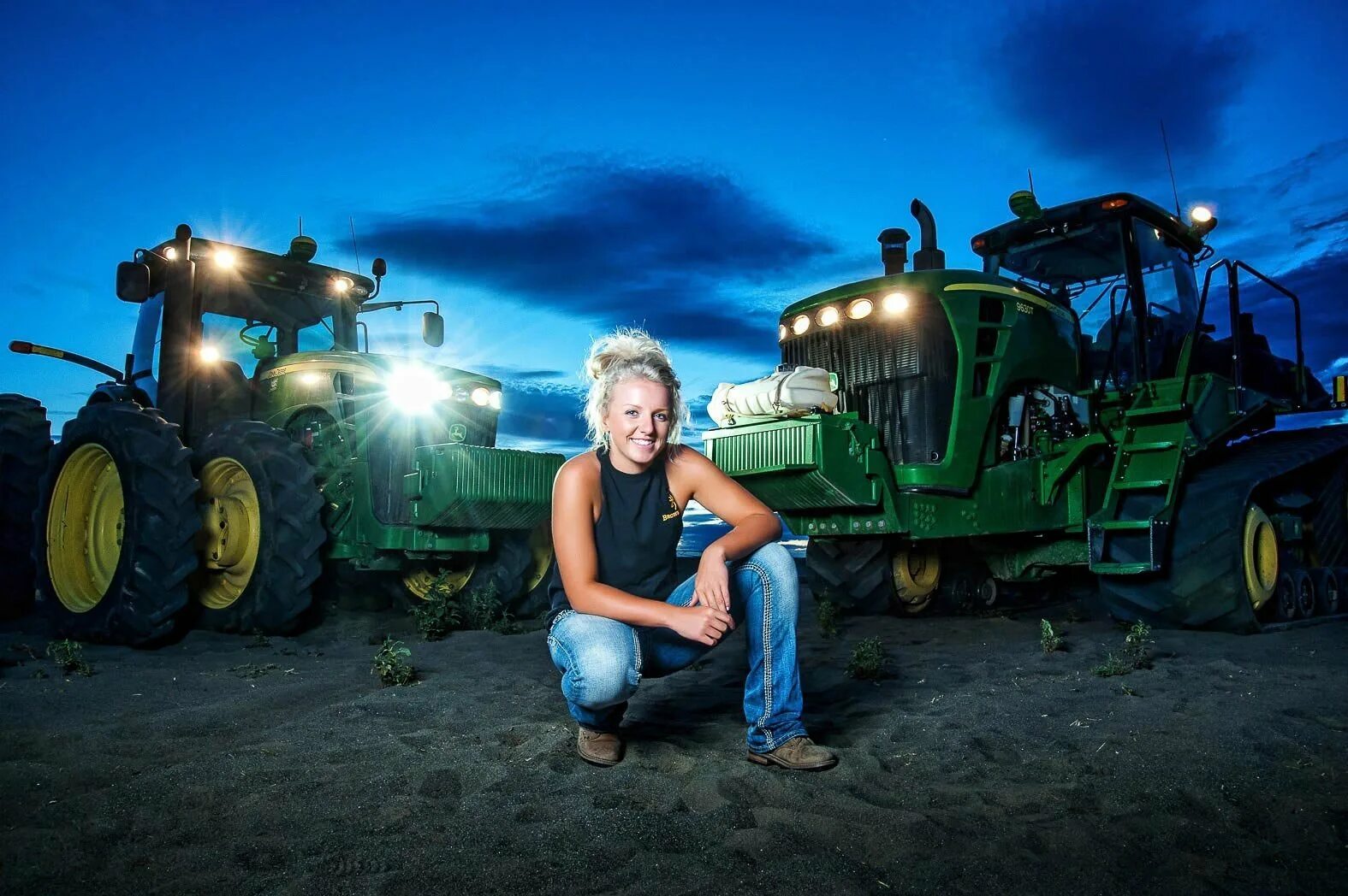 Со тракторист. Механизатор джон дир. john deere 8345rt. тракторист. фермер на тракторе.