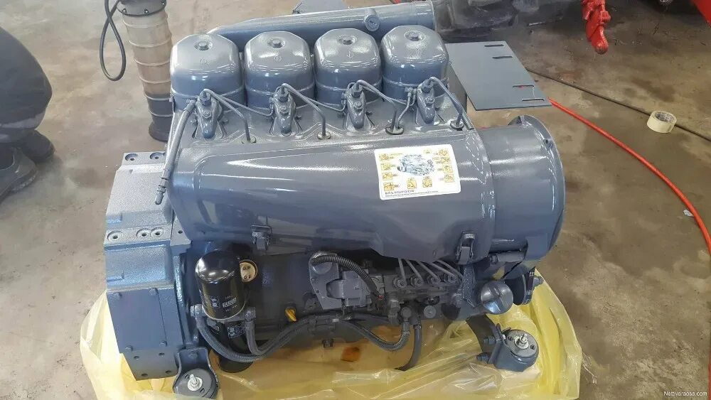 Двигатель 324. Deutz f4l912. двигатель deutz f4l912. f4l914 двигатель deutz. двигатель дойц 3 цилиндровый.