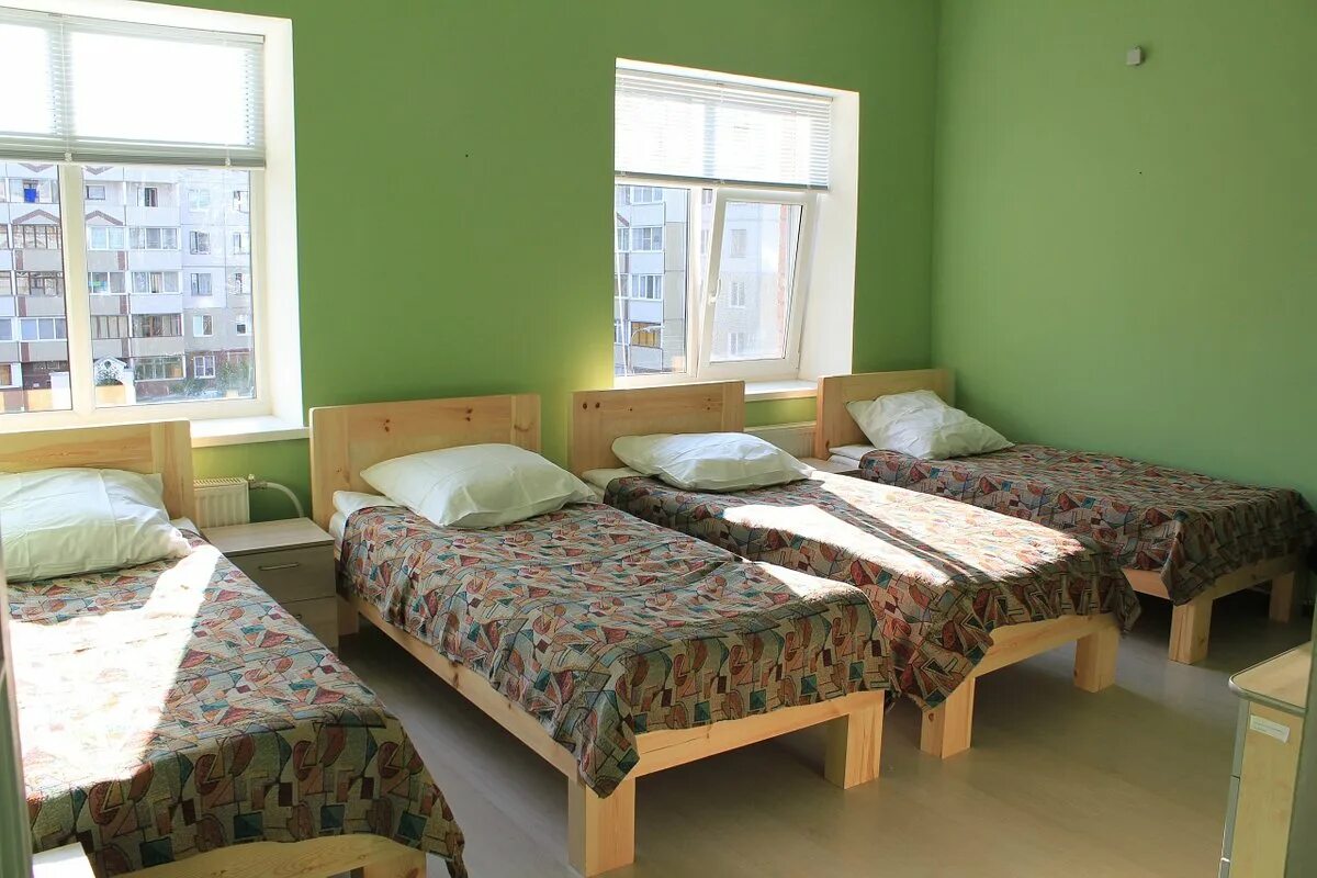Хостел 36. Воронеж владимира невского 19 фото. 36 человек хостел. Хостел миллениум омск. Варшава гостиница кафе.