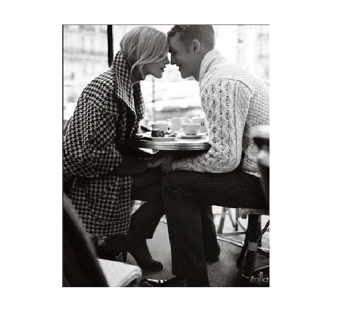 Влюбленные. Хочется заботы и тепла. Обнимает девушку. Счастливые влюбленные. «дорогой джон» (dear john, 2010).