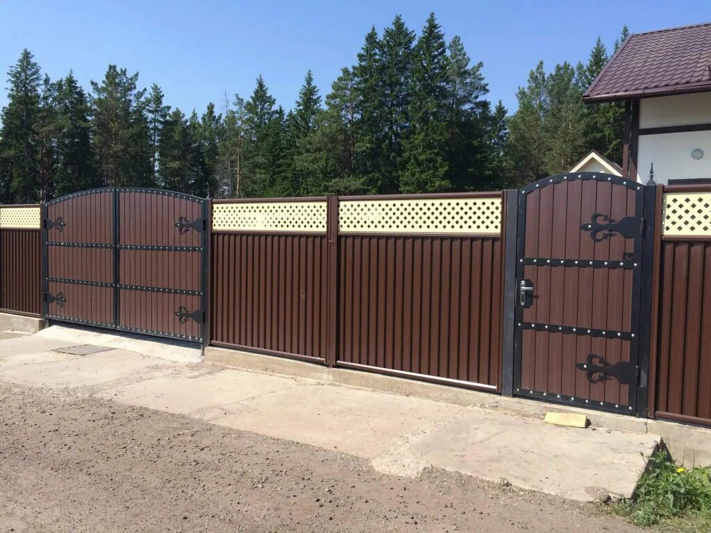 Установка заборов ворота калитки. Заборы из профнастила заборград. забор 20 м с откатными воротами и калиткой. красивый забор из профнастила. калитка и ворота для забора.