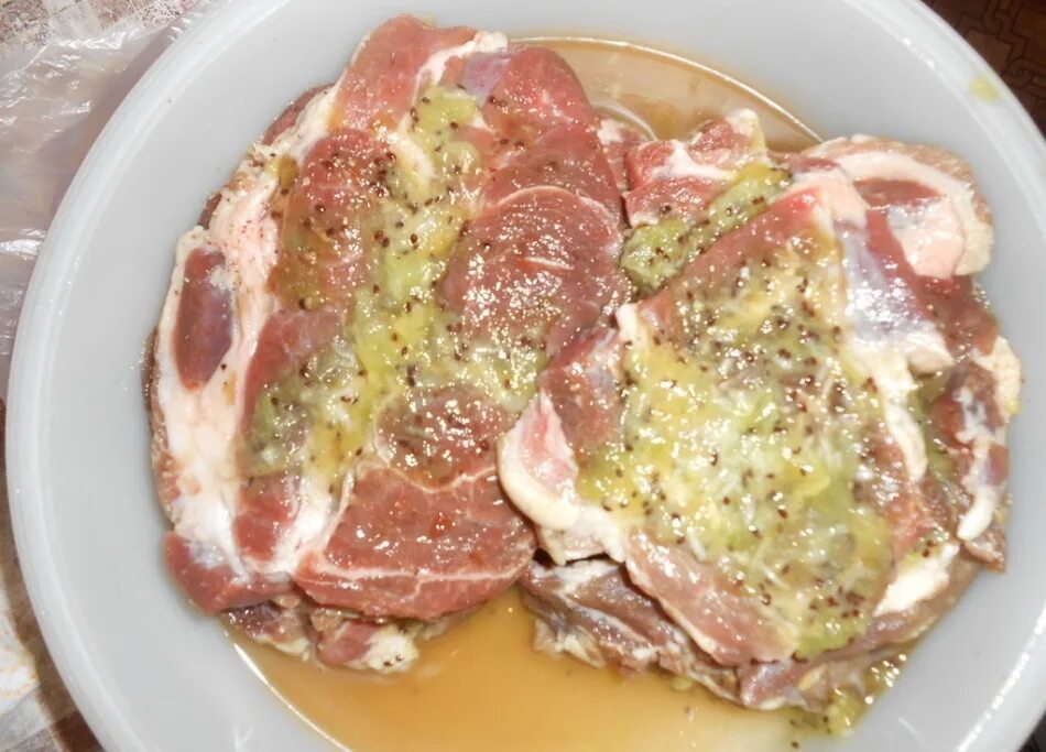 Как вкусно замариновать свинину на сковороде