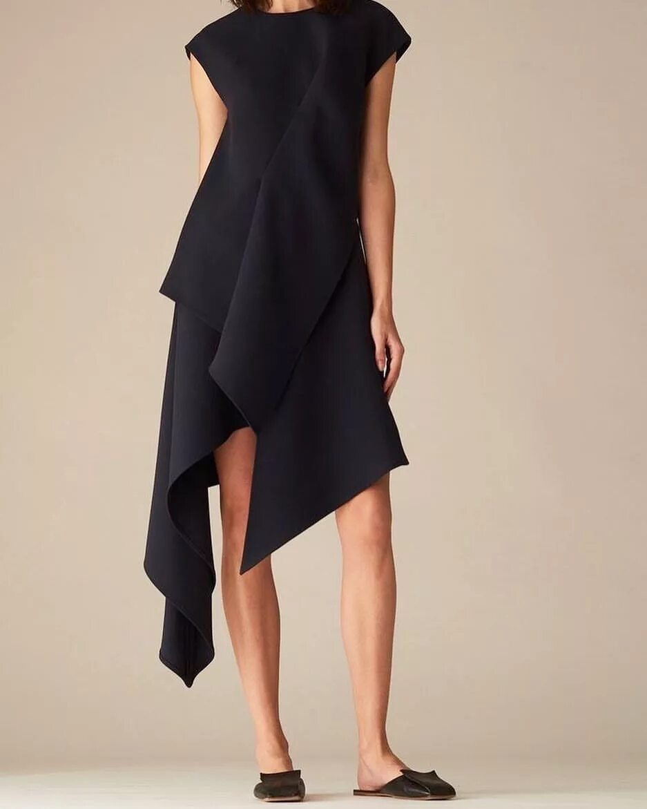 Gate 31 ассиметричное платье. Платье с несимметричным низом. Платье ассиметричного кроя. Ассиметричные платья. Платье асимметрия.