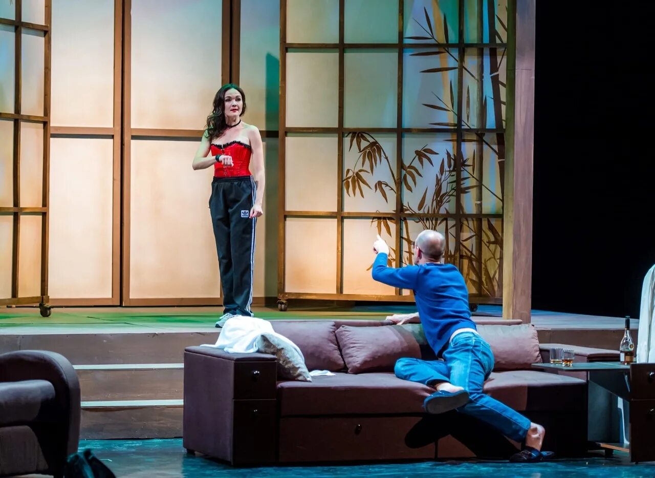 На какой спектакль сходить. Театр рамт кролик эдвард. Пьеса свадьба чехова. На какой спектакль сходить. На какой спектакль сходить.