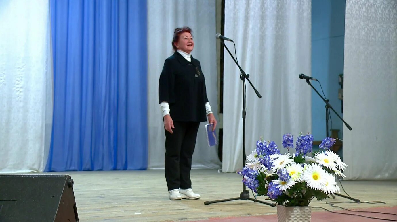 Выступления чтецов. Выступление чтецов. конкурс поэтов 2025. конкурс поэт 2011. образ поэта для конкурса костюм.