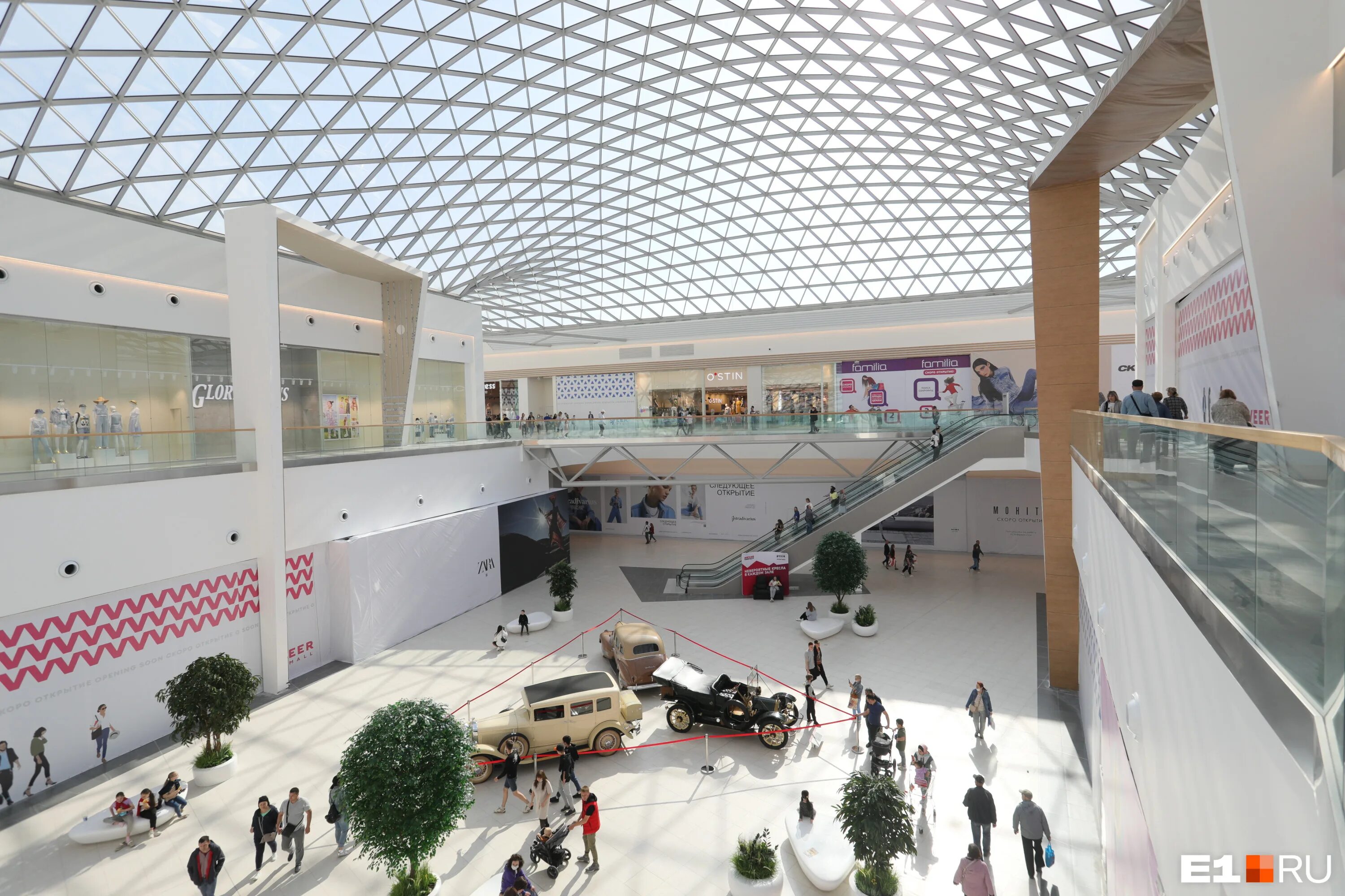 новый тц в екатеринбурге veer mall. цум пассаж екатеринбург. трц алатырь екатеринбург. трк парк хаус екатеринбург. ельцин-центр екатеринбург музей.