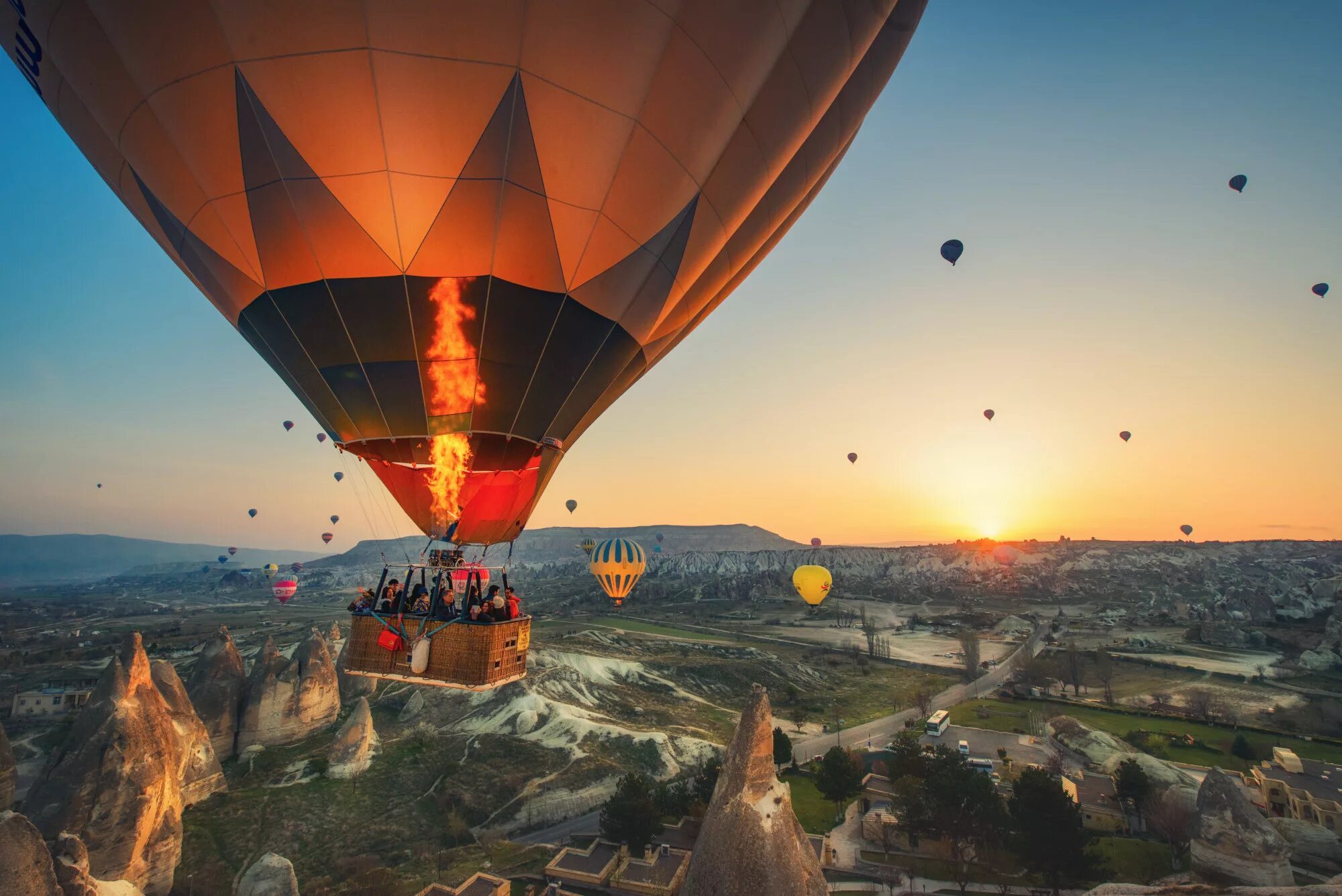 Поездка на шаре. Каппадокия Турция. Стамбул Каппадокия. Каппадокия полет на воздушном шаре. Каппадокия Турция воздушные шары.