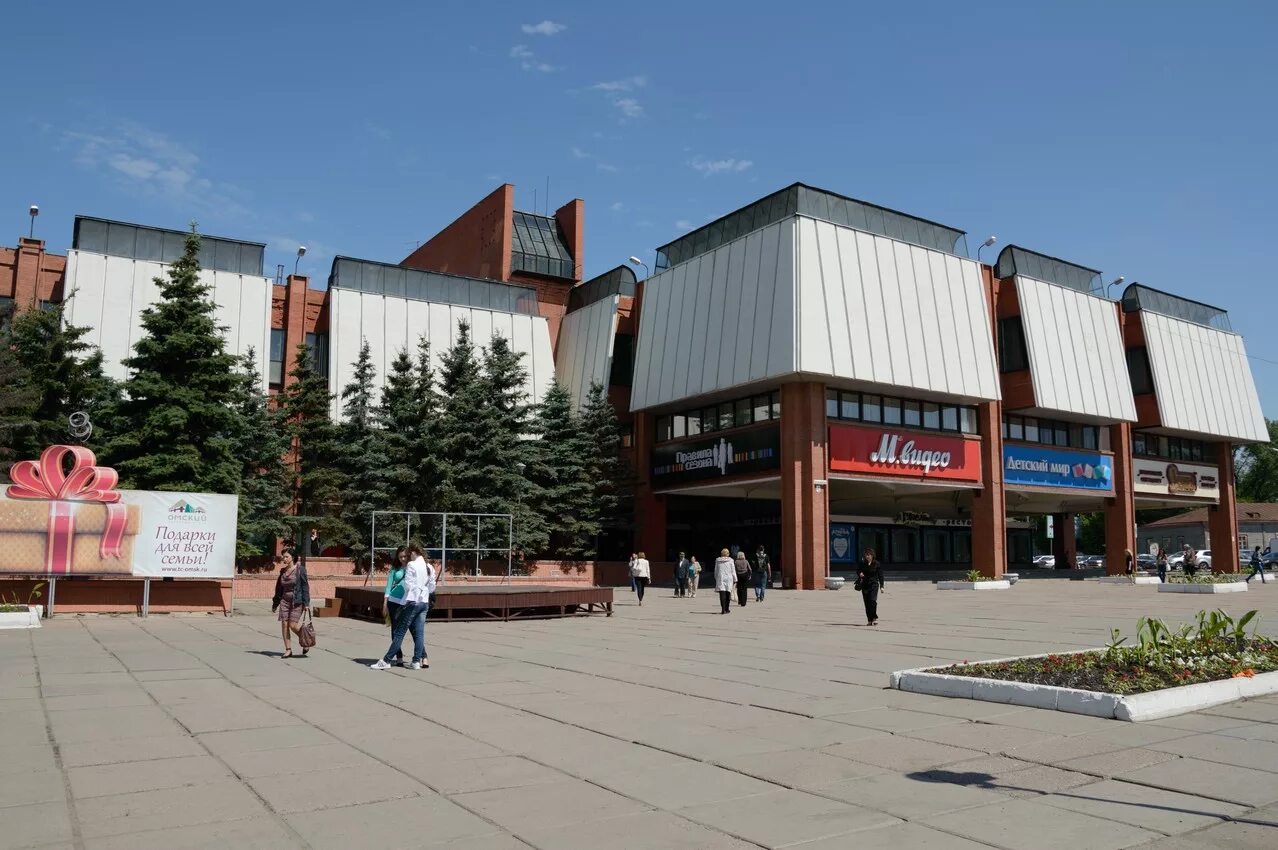 Центр омск адреса. Омск торговый центр омский. сп торговый центр «омский». площадь тц омский. торговый центр омский магазины.