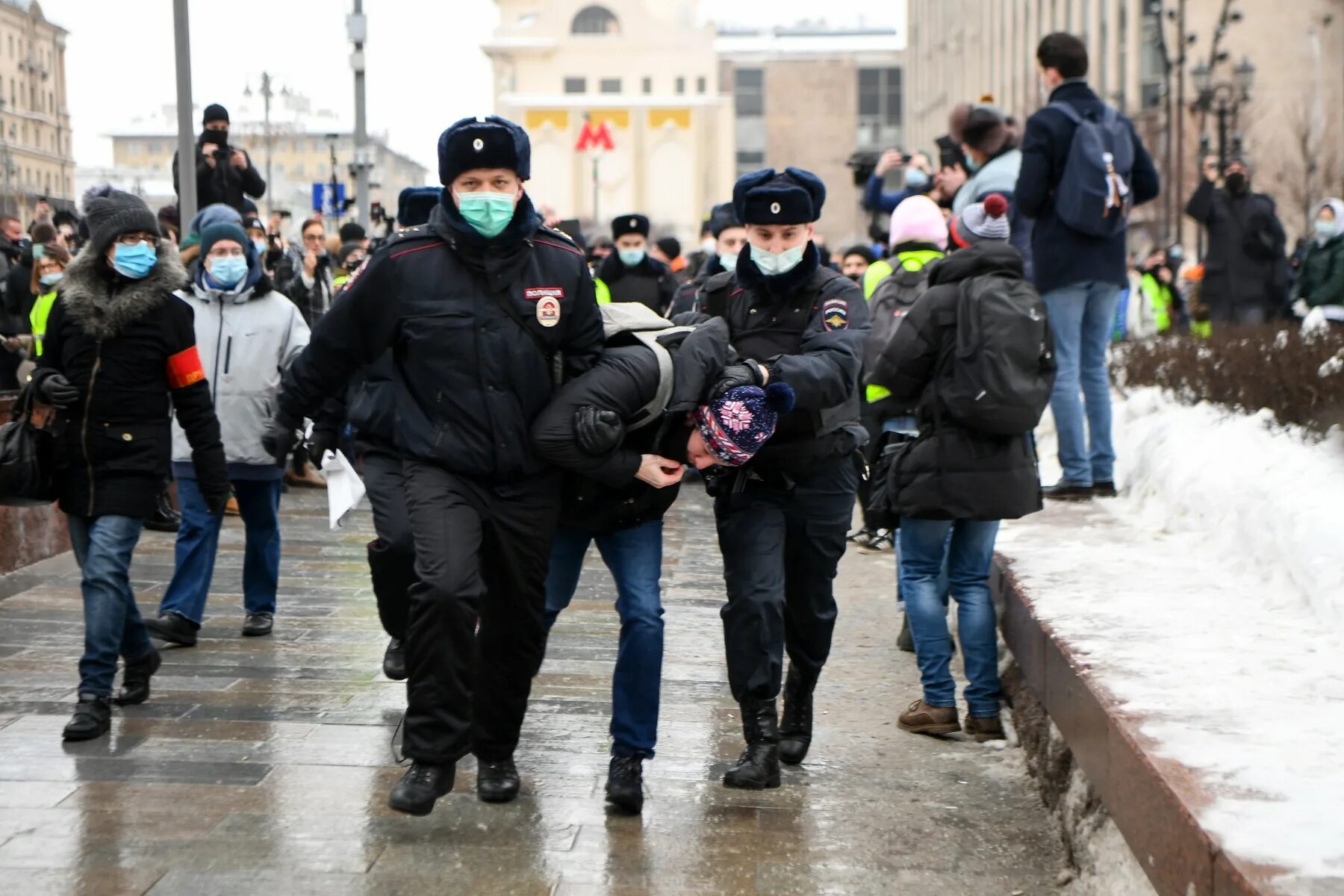Толпа полицейских. Ава в поддержку украины. Протест наказание протест наказание. Протест наказание протест наказание. Протест наказание протест наказание.