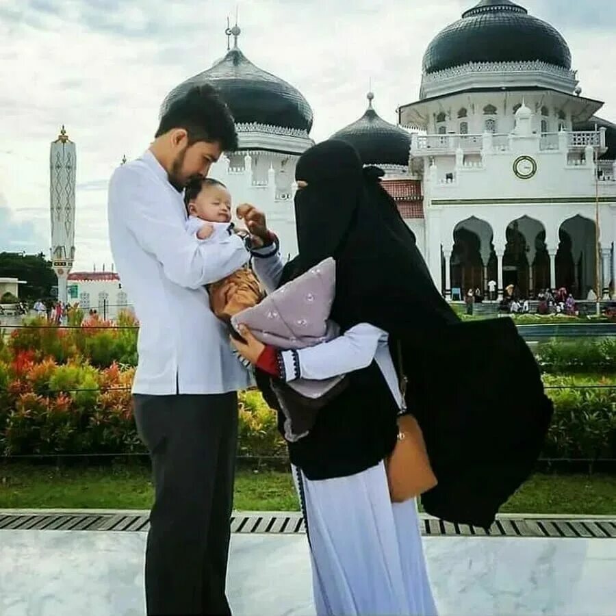Мусульманская семья. Муж и жена арабские