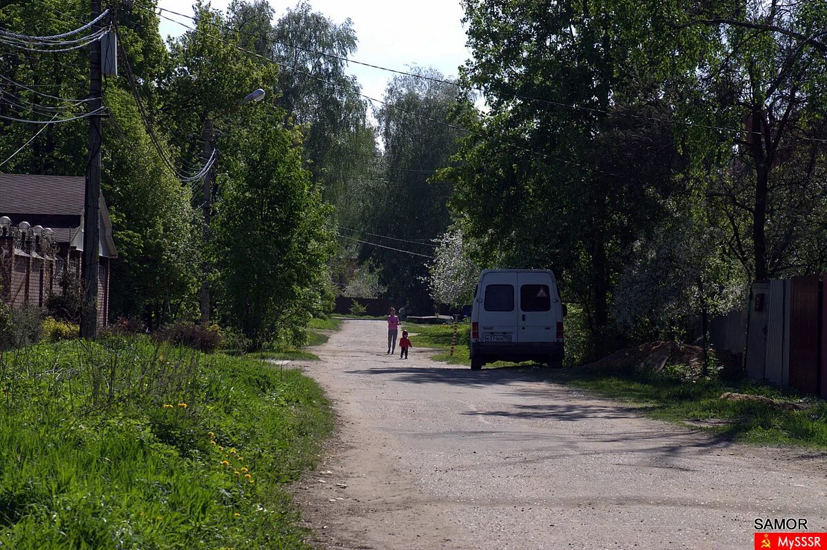 серп с молотом. салтыковский овраг в северном бутово. серп и молот в реальной жизни. серп и молот. салтыковка серп.