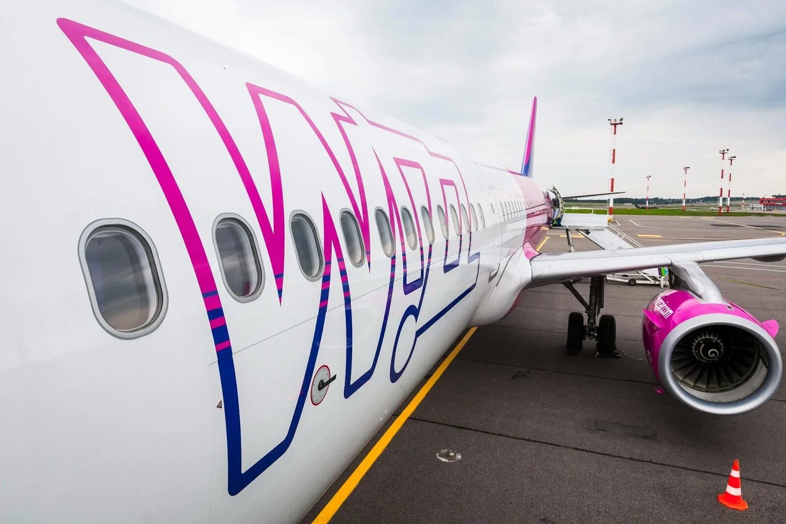 Wizz ереван. Лоукостер Wizz Air. Авиакомпания Wizz Air полет. Wizz Air Bulgaria. Wizz Пулково.