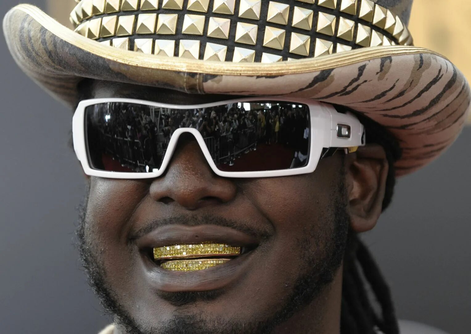 трэвис скотт улыбка. Travis scott гриллзы. Asap rocky зубы. Travis scott grillz. грилзы travis scott.