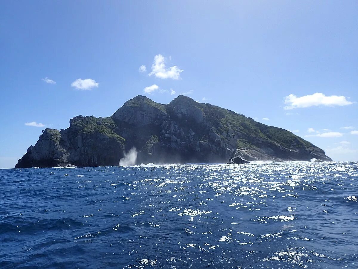 W island. Остров Кинг. Маккензи Кинг остров. Острова трех королей. Острова три-Кингс.