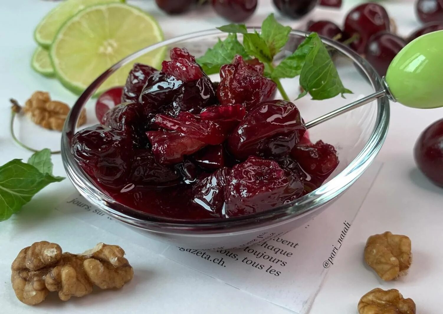 Варенье из черешни с грецким орехом. Вишни орехи рецепт. Вишня с орешками. Варенье из черешни с орехами. Вишни орехи рецепт.