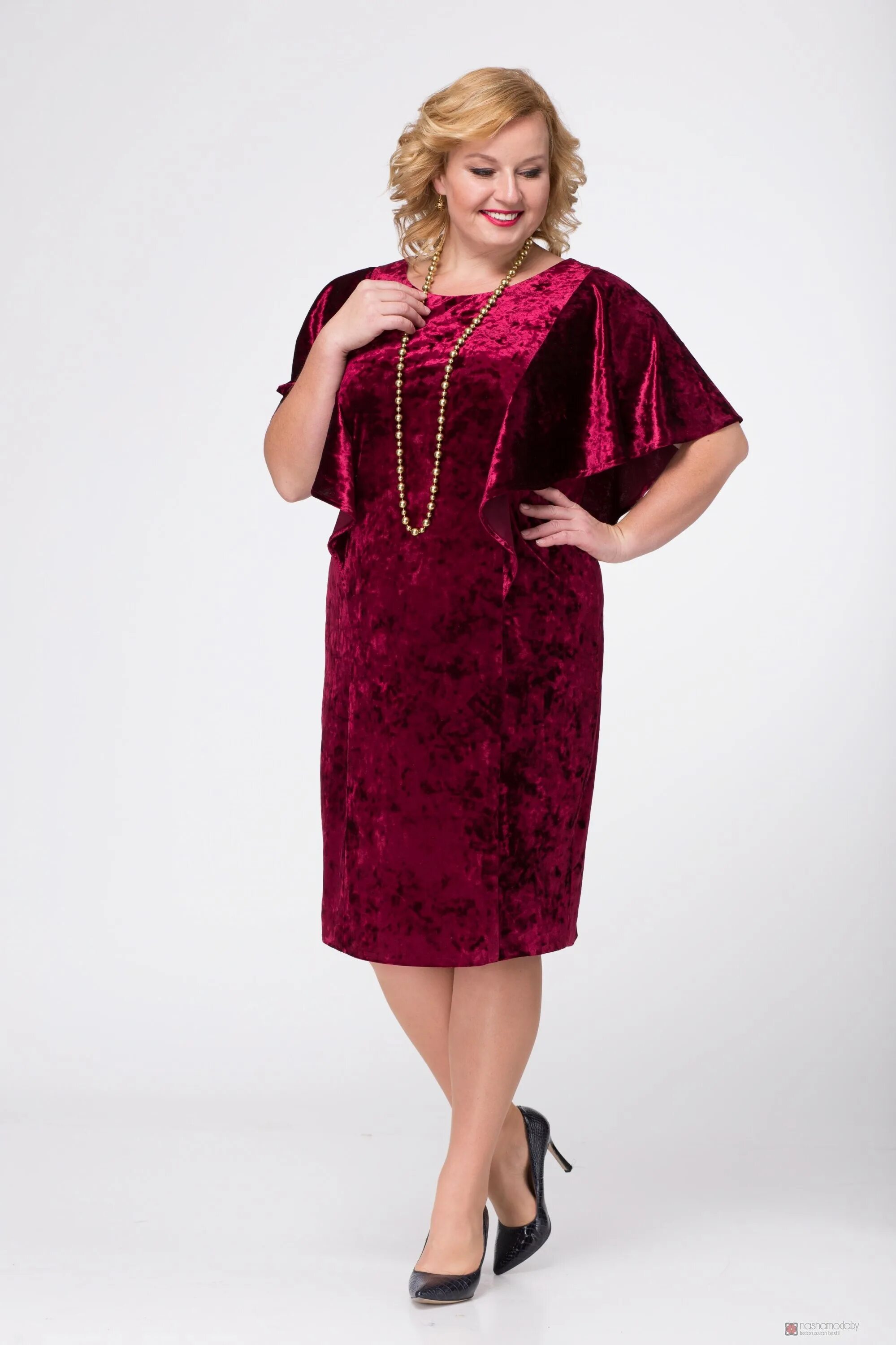 Платья из бархата фасоны для полных. Платья из бархата фасоны для полных. Бархатные платья для полных женщин. Платье из бархата для полных. Платье из велюра для полных.