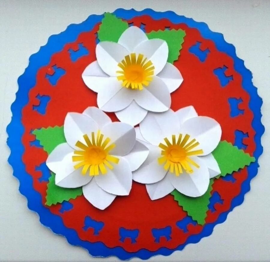 Аппликация цветок 2 класс. Аппликация цветы из цветной бумаги для детей. Букет цветов аппликация из цветной бумаги. Объемная аппликация цветы. Аппликация нарциссы.