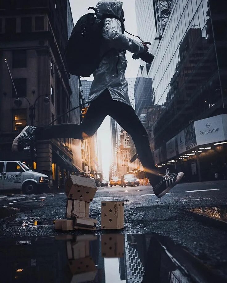 Человек на фоне города. Фотосессии urban. Урбан человек. Урбан человек. Фотосессия в стиле урбан.