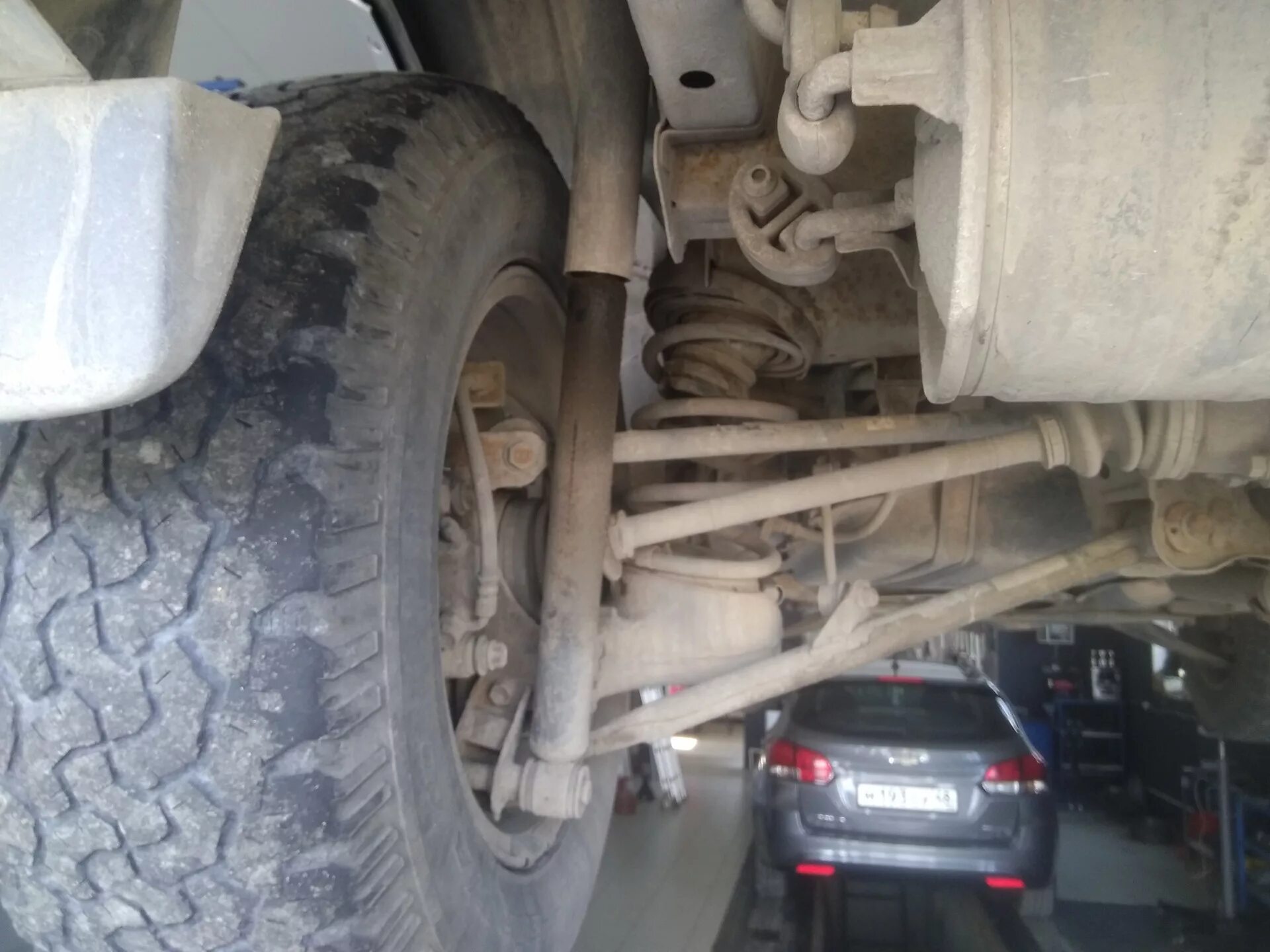 Задние амортизаторы тойота рав 4 3 поколения. Задние амортизаторы прадо 90. Амортизаторы тойота рав 4. Замена задних амортизаторов тойота алекс. Амортизаторы тойота рав 4.