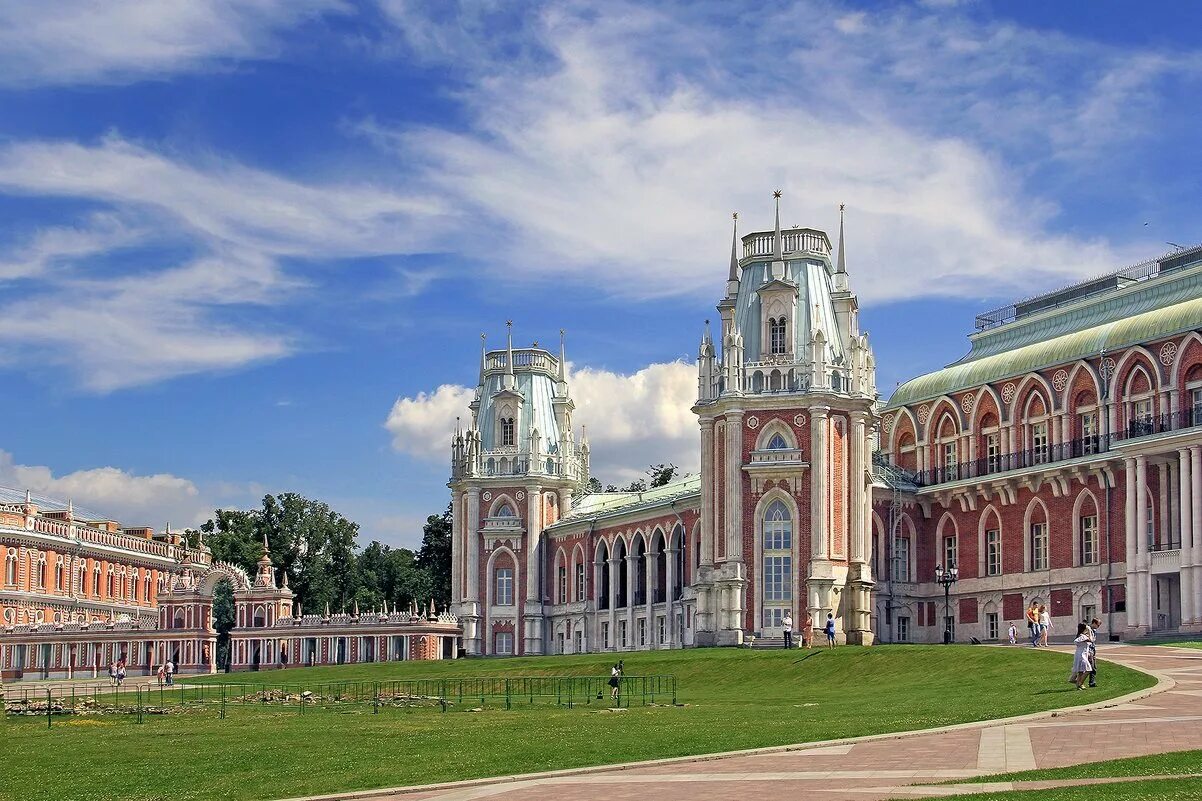 Парк музей царицыно в москве. Царицыно (дворцово-парковый ансамбль). Музей усадьба Царицыно. Ансамбль усадьбы Царицыно. Царицыно (дворцово-парковый ансамбль) Архитектор: Баженов.