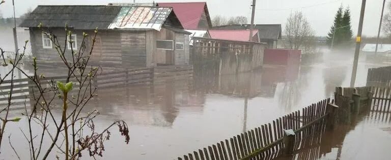 Паводок в вологодской области на сегодня. Паводок весной. Летнее наводнение в Вологодской области. Весенний разлив реки. Подтопления Вологда.