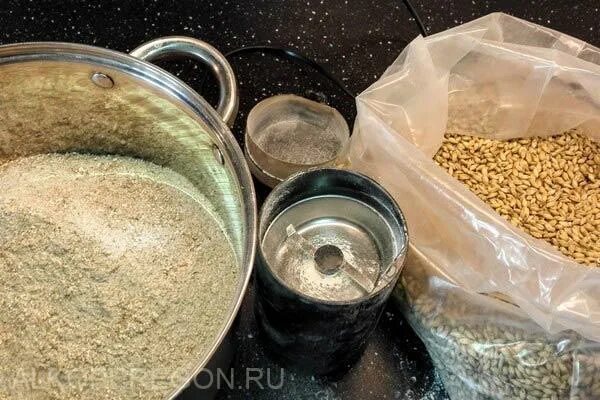 Паточный самогон. Проращивание солода для самогона в домашних. Самогон на пшенице. Фильтрование зерновой браги. Солод для самогона рецепт.