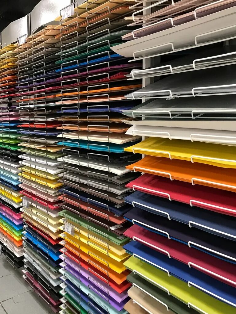 красный карандаш магазин для художников. реклама магазина красный карандаш. красный карандаш магазин для художников. красный карандаш магазин логотип. красный карандаш.