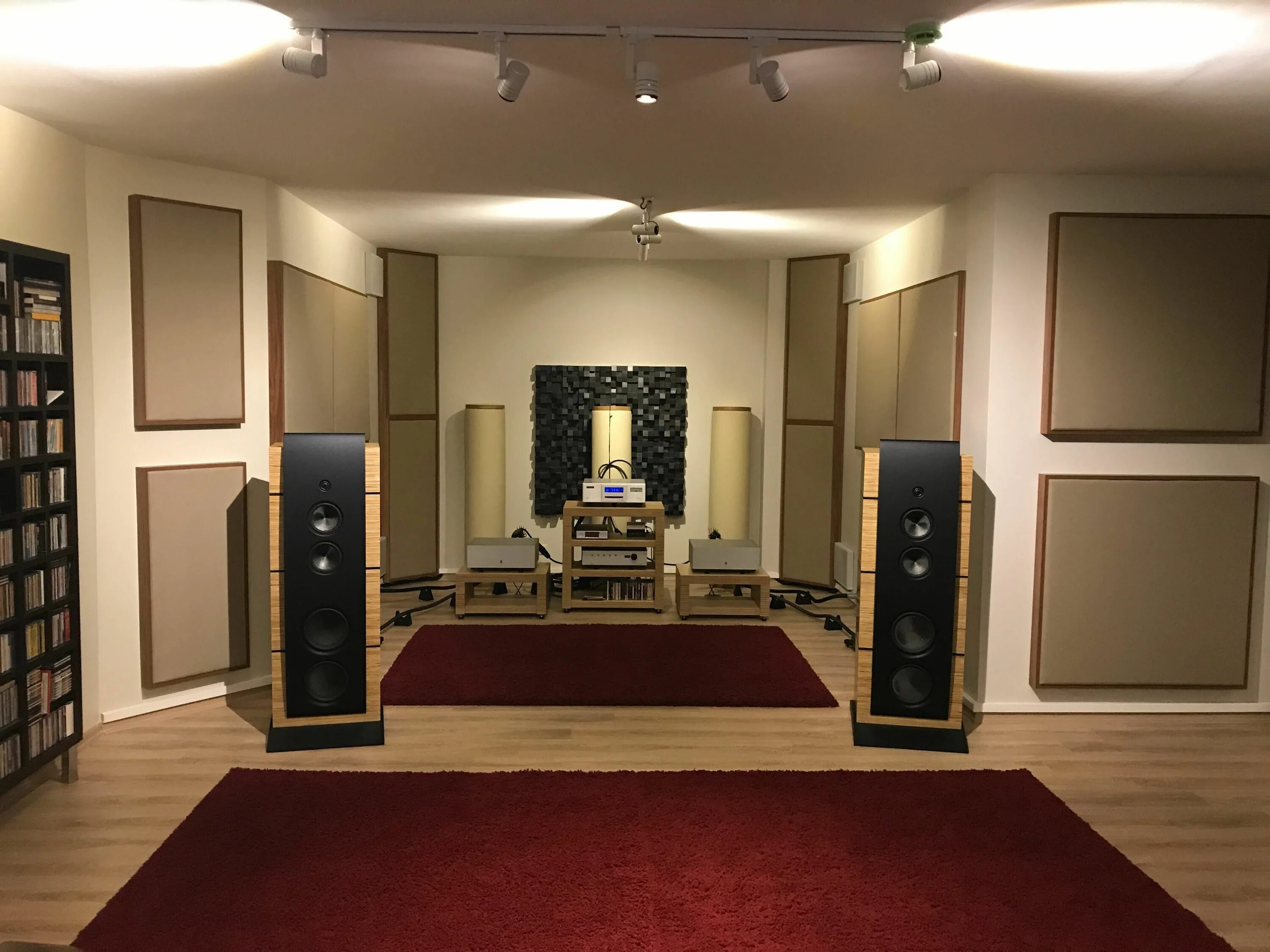 Sounds rooms. Акустические панели для домашнего кинотеатра. Короб для домашнего кинотеатра. Встраиваемый домашний кинотеатр Hi end. Мягкие панели в домашний кинотеатр.