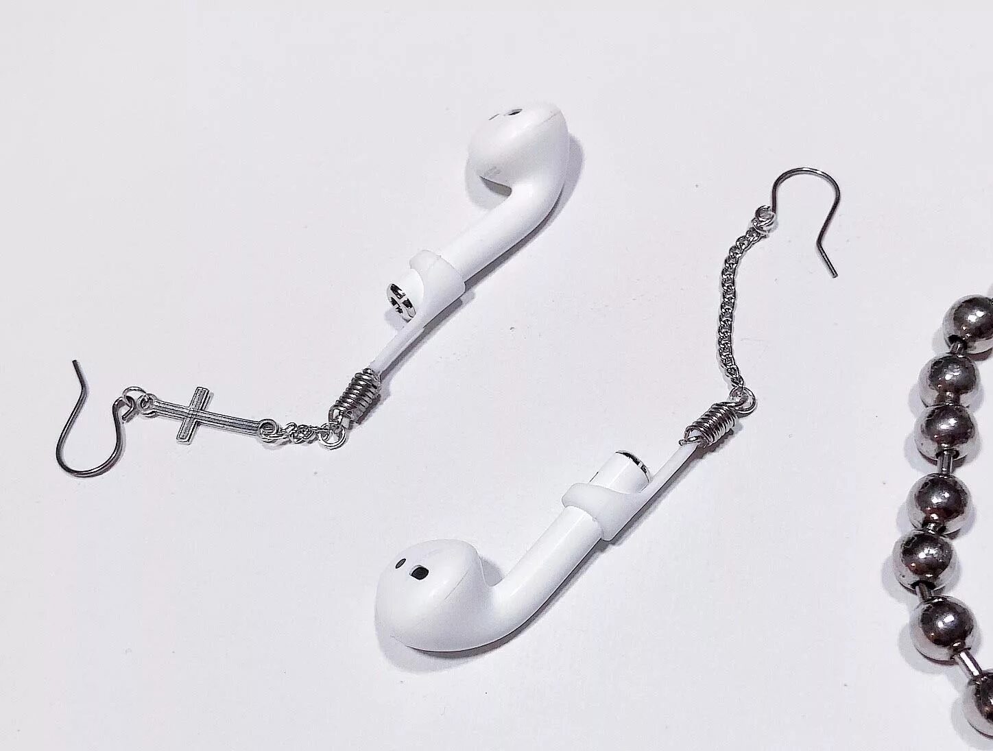 Серьги для airpods. Теряю беспроводные наушники. Haylou x1 neo беспроводные наушники. Теряю беспроводные наушники. Держатель резинка для беспроводных наушников.