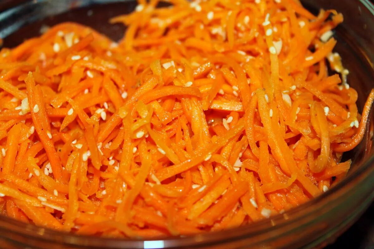 Корейская морковь с картошкой. Морковь по-корейски. Морковь по корейски фото. Домашняя морковь по-корейски. Морковь по-корейски макси.