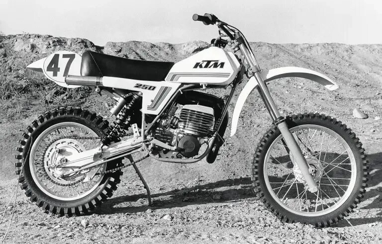 Pin by J. W. on z/Dirtyrice, Bangers, & Sliders Bsa motorcycle, British motorcyc