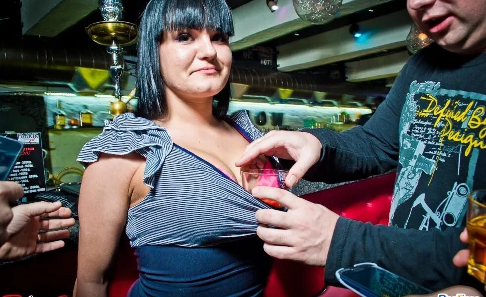 Hungry club. Hungry bird ялта. Голодная утка москва кузнецкий мост. Hungry club. Хангри дак клуб кузнецкий мост.