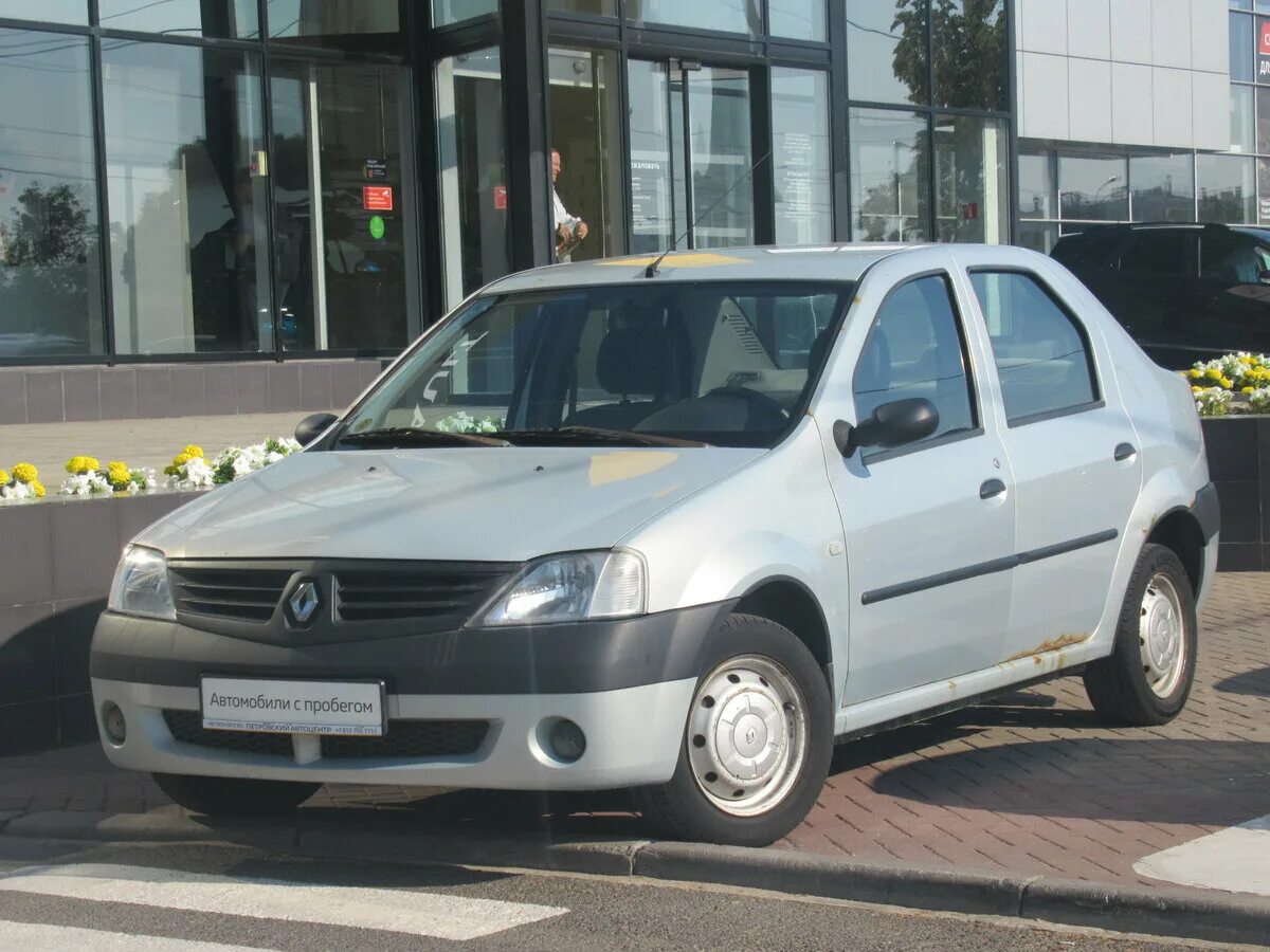 Логан с пробегом спб купить. Renault Logan 1 2005. Рено Логан 2005. Рено Логан 2005 1.4. Рено Логан 2005 года.